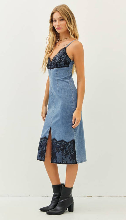 WESTERN WASHED DENIM FITTED DRESS WITH FRONT SLIT AND LACE